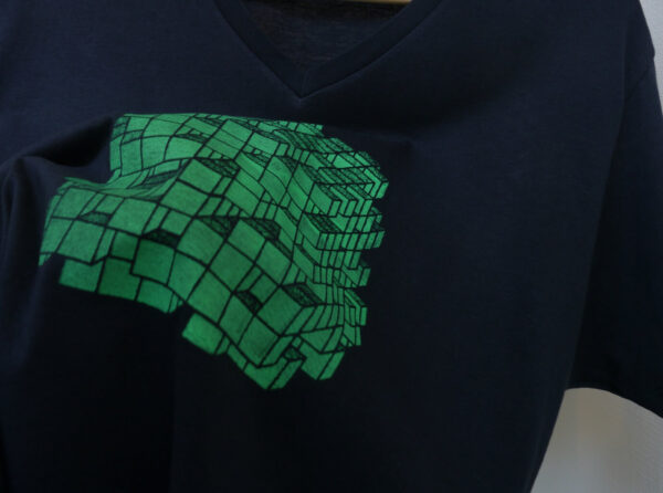 "Cubic 01" Vネック ネイビー地 半袖 - 画像 (5)