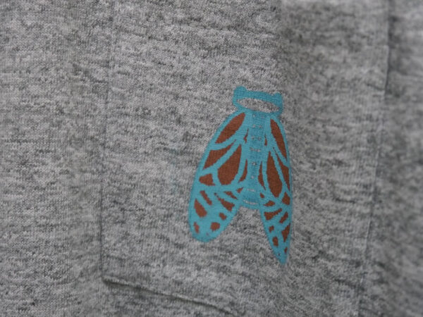 "Cicada" ポケットつきクルーネックTシャツ グレー地 半袖 - 画像 (5)