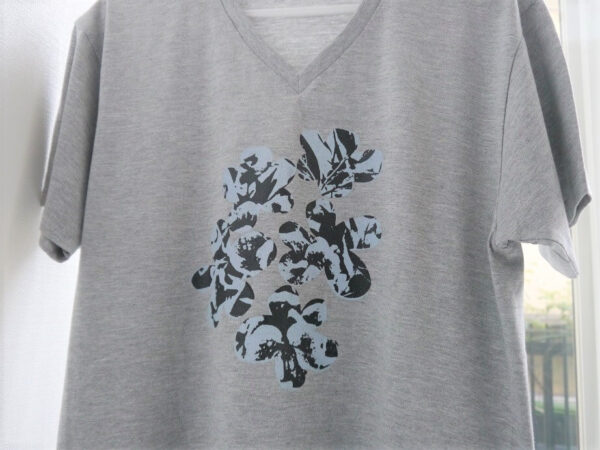 floral - グレー地VネックTシャツ - 画像 (3)