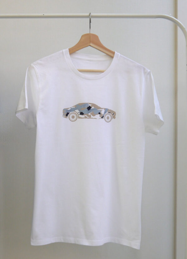 Car with brushstrokes - 白地　ベージュ柄　クルーネックTシャツ - 画像 (3)