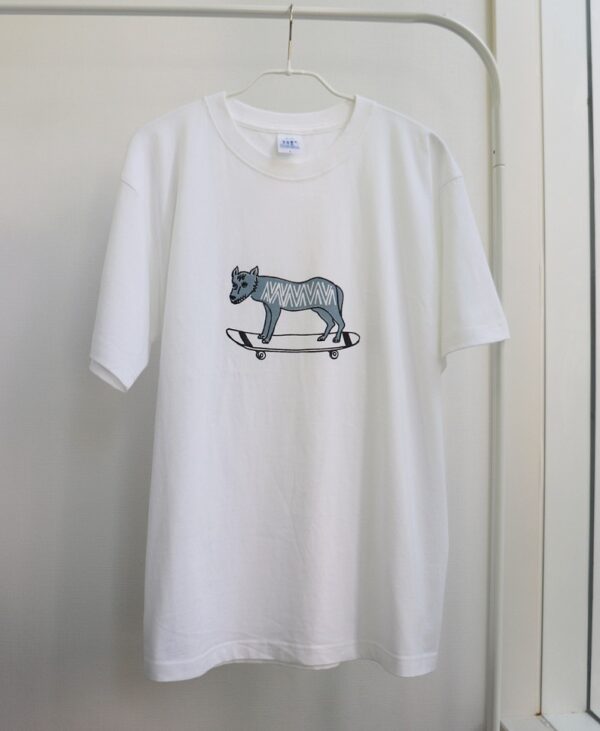 Wolf on a Board - 半袖白Tシャツ - クルーネック - 画像 (3)