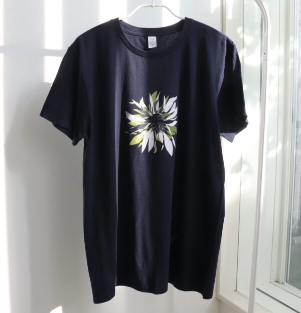 Fireworks - 花々華々と　ネイビー地　クルーネックTシャツ - 画像 (2)