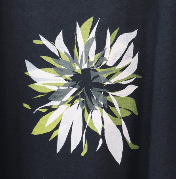 Fireworks - 花々華々と　ネイビー地　クルーネックTシャツ - 画像 (4)
