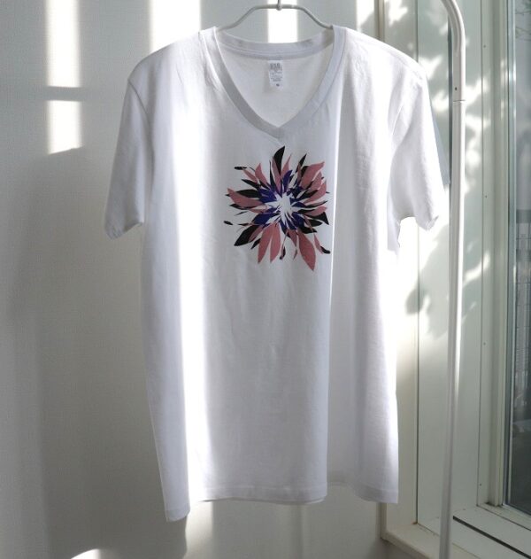 Fireworks - 花々華々と　白地　VネックTシャツ - 画像 (2)