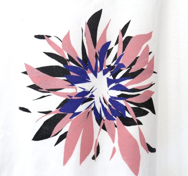 Fireworks - 花々華々と　白地　VネックTシャツ - 画像 (3)