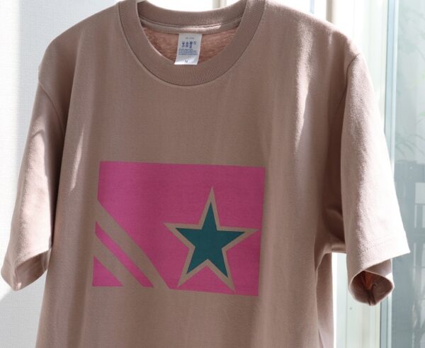 Star – スポーツウェア風デザインのTシャツ　ベージュピンク✕ピンク　クルーネックTシャツ - 画像 (2)