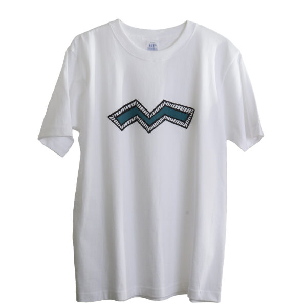 empowering – 力強く　半袖白Tシャツ