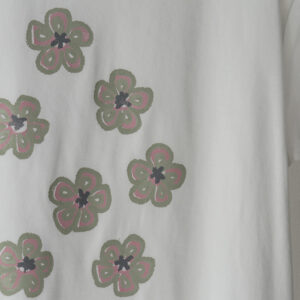 Magnified Floral Pattern - 拡大された花模様　白半袖Tシャツ