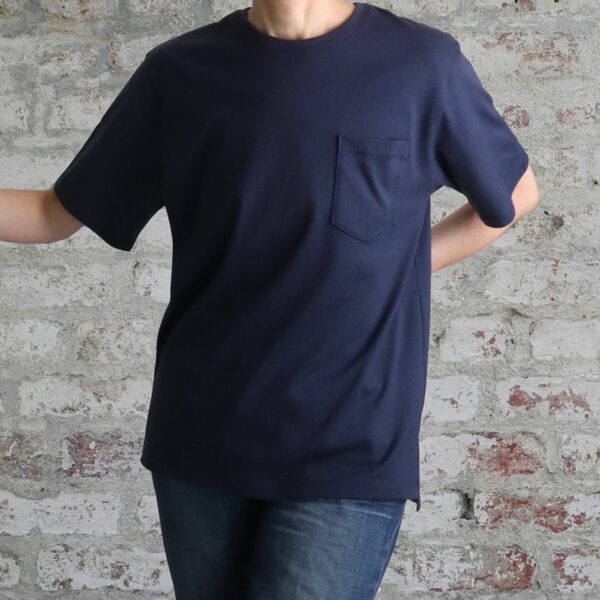 ネイビー無地T：ハイスペックなポケットTシャツ
