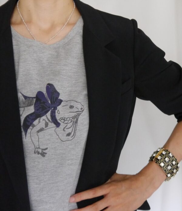 "Aristiguana Marie" Round Neck Gray Short-sleeved - Image 3