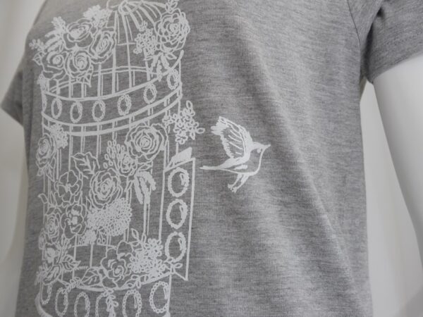 "Flower Birdcage" Short-sleeved shirt with Cotton Pearl Necklace (Gray) - Image 2