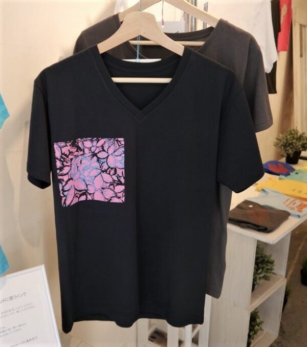 leaves Navy V-neck T-shirt - Image 3