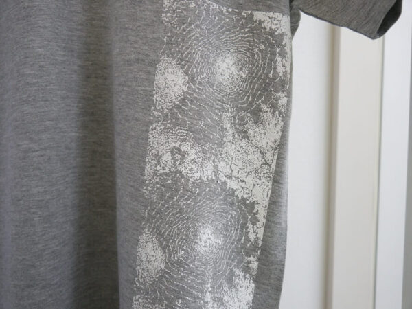 Mt.Fuji - contour of Mount Fuji - Gray x White - Half Sleeved, V-neck - Image 3